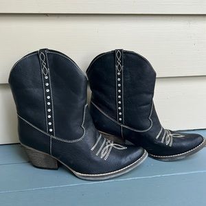 VERY VOLATILE BLACK LEATHER COWGIRL BOOTS